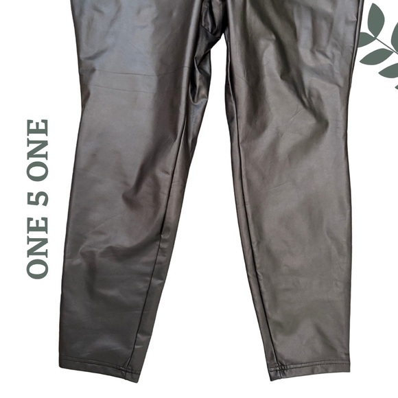 🛍️3/$40 ONE5ONE Faux Leather Pants- PULL on Elastic Waist – Size 2X - Picture 5 of 7